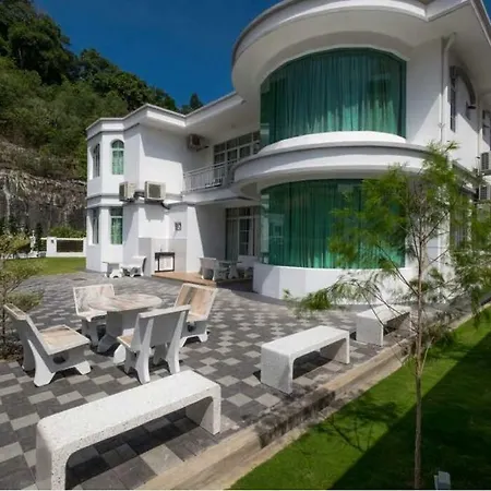 6, Persiaran Tanjung Bunga 3 Villa